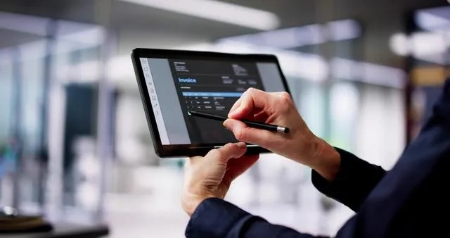 随着科技的飞速发展,移动办公已经成为现代工作的新常态。在手机和电脑上协同工作的软件组合,对于提高工作效率和团队协作至关重要。在此,我为您推荐3-5款协同工作极佳的软件组合,并融入您提到的关键词穿越火线老版本跟大富豪激活码领取以及高度协调策略执行等概念,同时结合macOS_v6.419系统环境进行说明。这些软件通过云同步实现无缝衔接,满足移动办公的需求。